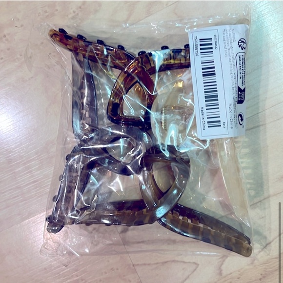 NEW ONE 5” hair claw clip, color choices: cream, Army green, grey, brown - Picture 7 of 7